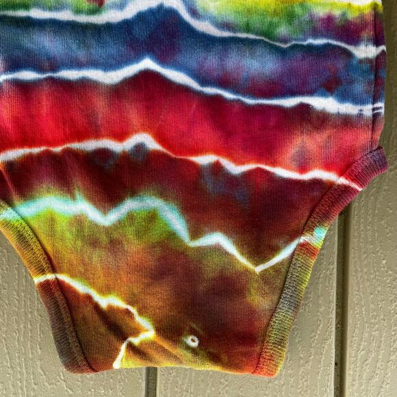 Baby Onesie Ice Dyed - Tie Dye Boy Girl - Rainbow Blue Red Newborn 0-3 months - Picture 9 of 10